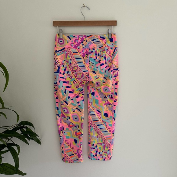 Lilly Pulitzer Weekender Luxletic Cropped Leggings in Pink Plantain 26123 - Picture 5 of 11